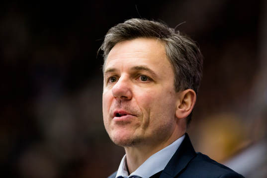 s assisterande tränare Fredrik Stillman