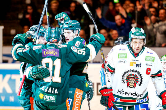 Färjestads Per Åslund jublar