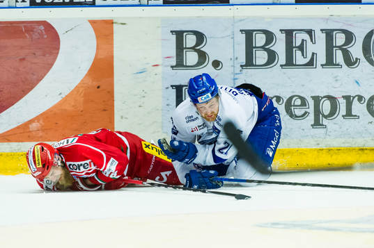 Modos Nichlas Torp och Leksands Mattias Ritola krockar