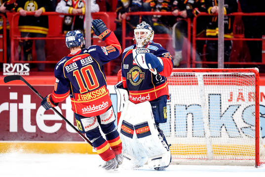 Djurgårdens Joakim Eriksson och målvakt Mikael Tellqvist