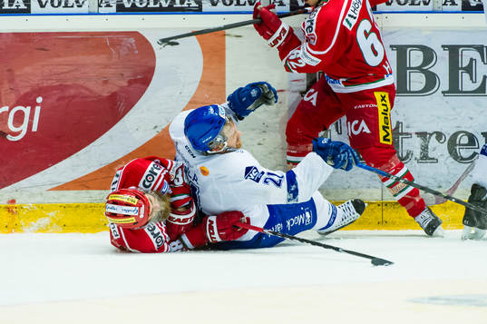 Modos Nichlas Torp och Leksands Mattias Ritola krockar