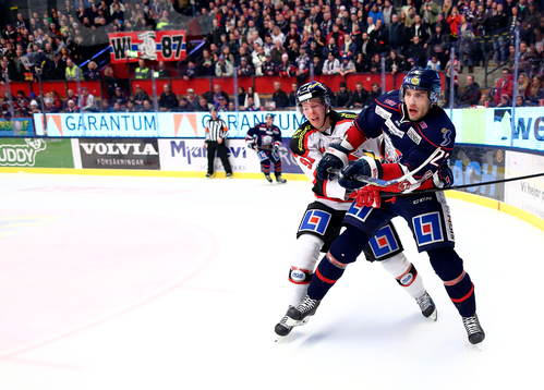 Linköpings Mattias Sjögren och Örebros Jakub Krejcik