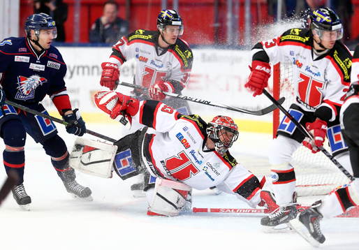 Rärrning av Örebros målvakt Julius Hudacek