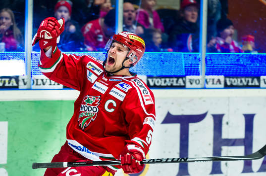 Modos Jonas Ahnelöv sätter 1-1 målet