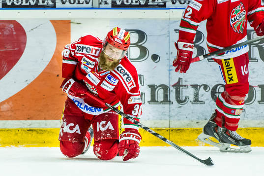 Modos Nichlas Torp har ont