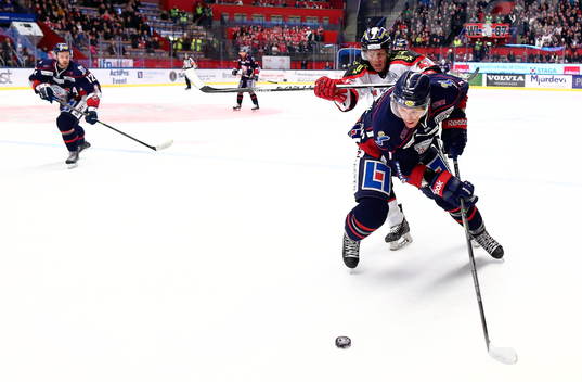 Utvisningssituation med Örebros Brian Willsie och