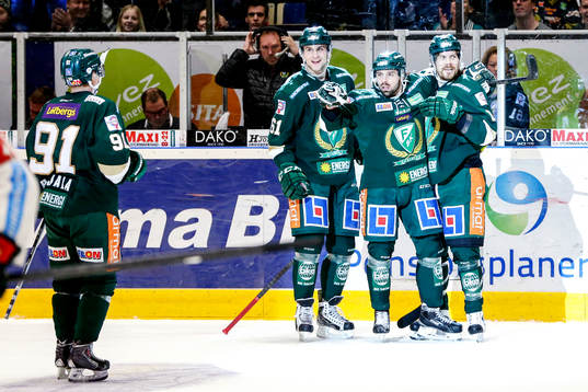 Färjestads Milan Gulas jublar