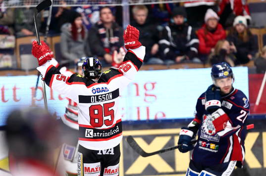 Örebros Kalle Olsson jublar och Linköpings Jeff Taffe