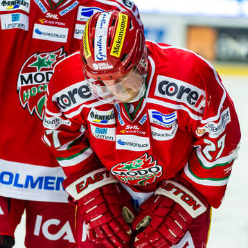 Modos Peter Öberg skadade sig i andra perioden
