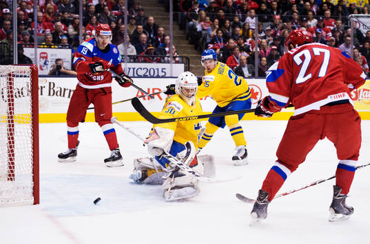Sveriges målvakt Linus Söderström släpper in 1-1 från