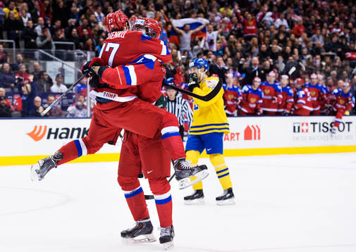 Rysslands Vyacheslav Leshenko och Ziat Paigin jublar