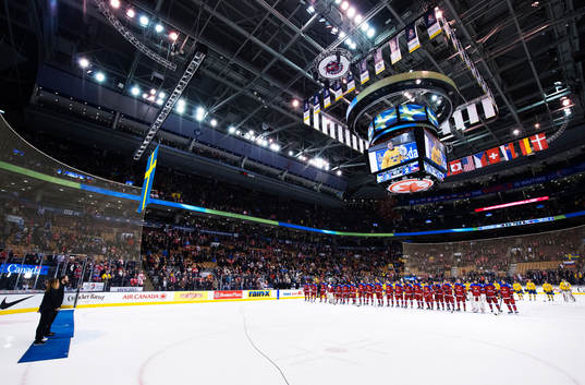 Sveriges flagga höjs i Air Canada Center