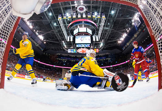 Sveriges målvakt Linus Söderström släpper in 1-1 från