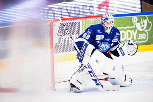 Leksands målvakt Oscar Alsenfelt före ishockeymatchen i