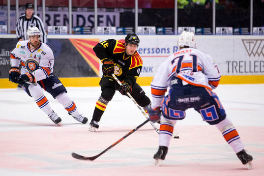 Växjös Noah Welch och Tomi Kallio och Brynäs Anton Rödin