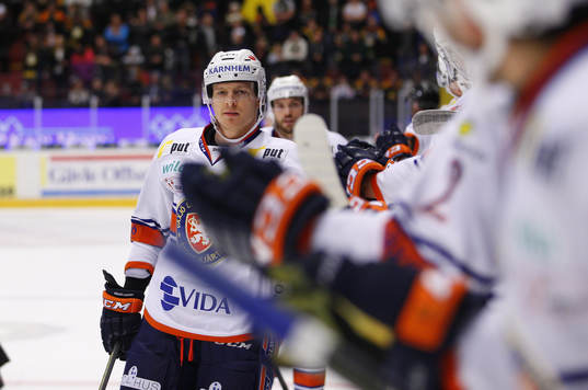 Växjös Nick Johnson har precis gjort 0-2 och jublar