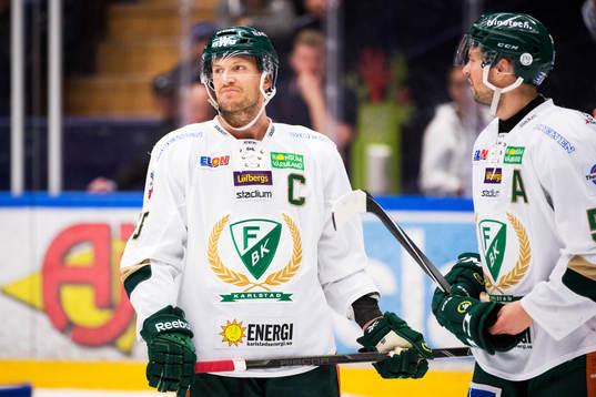 Färjestads Ole-Kristian Tollefsen och Rickard Wallin deppar