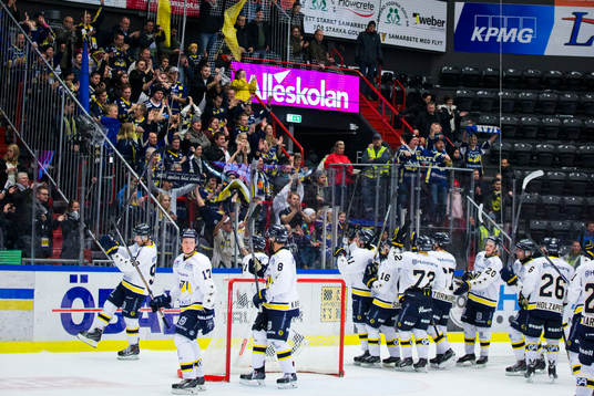 HV71 vinner över Örebro och jublar