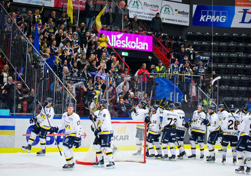HV71 vinner över Örebro och jublar