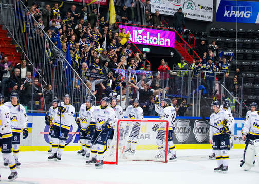 HV71 vinner över Örebro och jublar