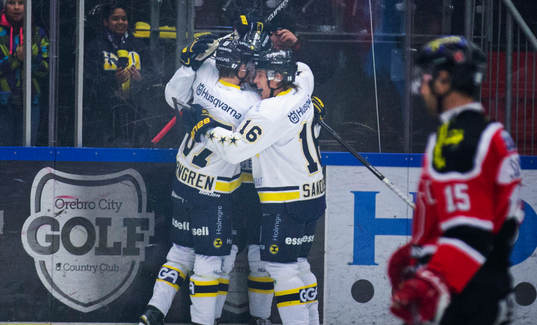 s Anton Bengtsson gör 0-1 och jublar framför fansen