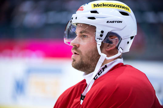 Modos Radek Smolenak innan ishockeymatchen i SHL mellan