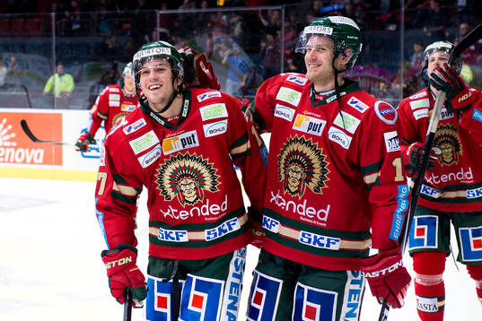 Frölundas Sebastian Stålberg och Magnus Kahnberg firar