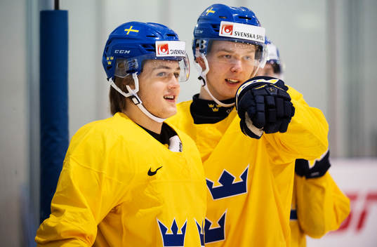 William Nylander och Christoffer Ehn på Sveriges träning