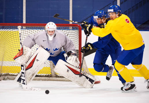 Målvakten Linus Söderström, Anton Karlsson och Axel