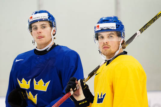 Adrian Kempe och Axel Holmström på Sveriges träning