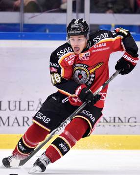 Luleås Malte Strömwall med pucken