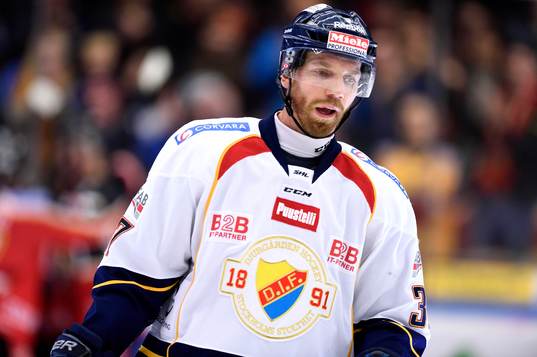 Djurgårdens Mikael Samuelsson deppar