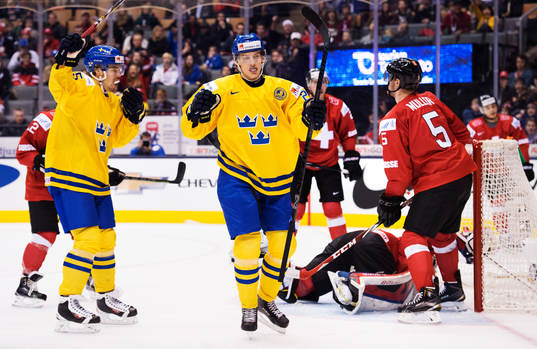 Sveriges Axel Holmström och Oskar Lindblom jublar