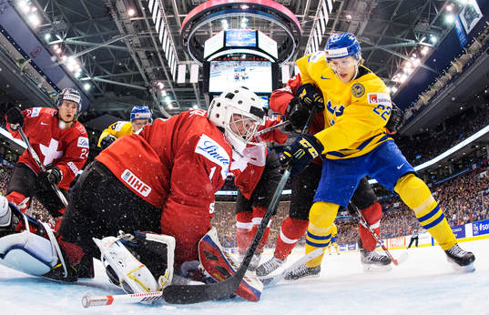 Bläddra bland fler bilder av Ishockey, JVM, Schweiz - Sverige