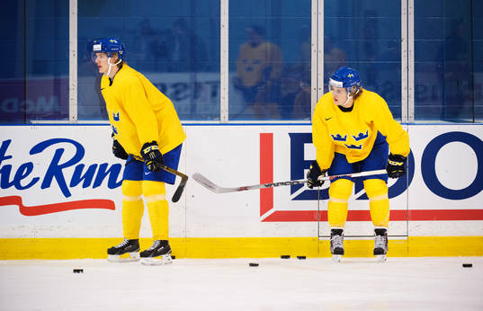 Oskar Lindblom och William Nylander på Sveriges träning