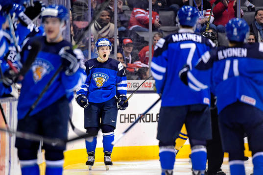 Finlands Juuso Ikonen jublar