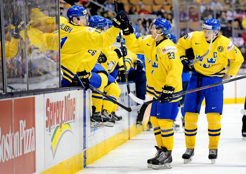 Sveriges Anton Blidh och Victor Olofsson jublar