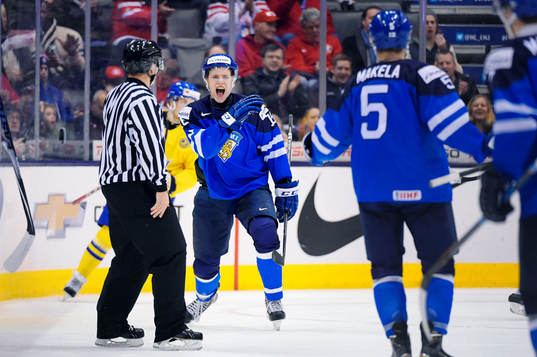 Finlands Mikko Rantanen jublar