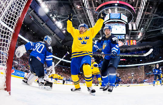 Sveriges Adam Brodecki jublar