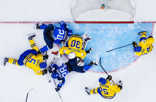Finlands Kasperi Kapanen och Artturi Lehkonen utmanar
