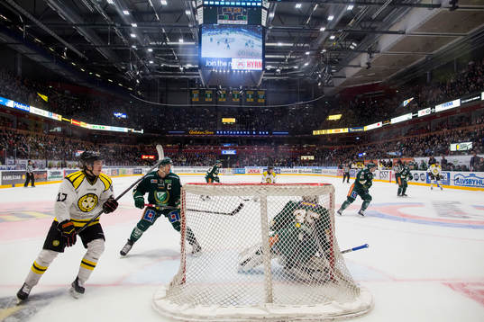 Brynäs Pathrik Westerholm och Färjestads Ole-Kristian