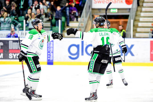 Rögles Mike Vernace och Christopher Liljewall jublar
