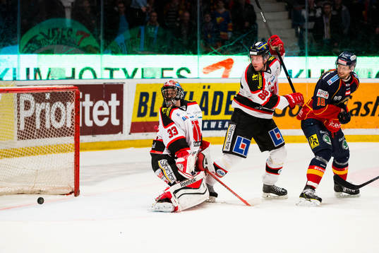 Örebros målvakt Julius Hudacek, Viktor Ekbom och