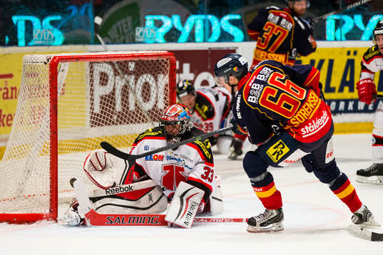 Djurgårdens Marcus Sörensen med en målchans på Örebros