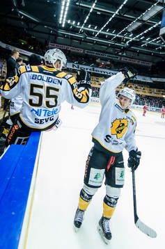 Skellefteås Patrik Zackrisson gör det sista målet och