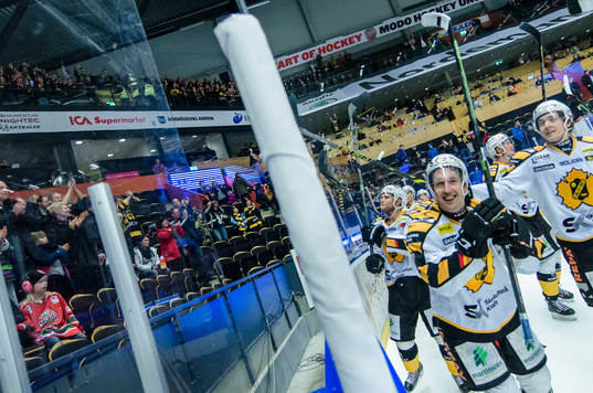Skellefteås lag tackar fansen som hade invandrat med tre