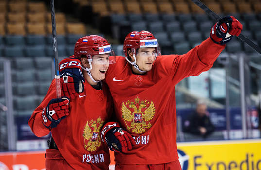 Ivan Barbashyov och Vyacheslav Leshenko jublar tillsammans