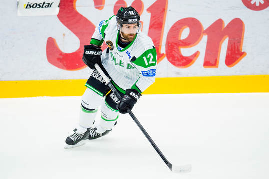 Rögles Jack Connolly värmer upp