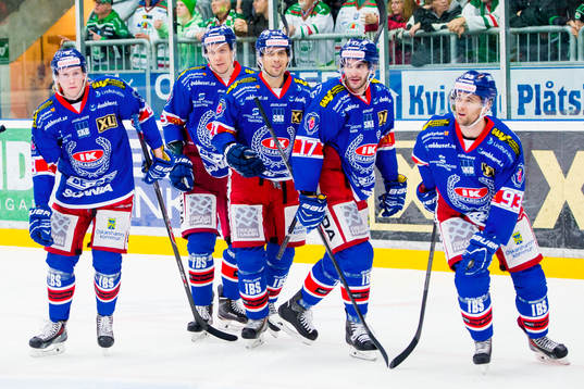 Oskarshamns spelare firar 2-1 genom Evan McGrath