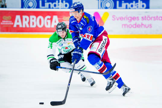 Rögles Peter LeBlanc jagar Oskarshamns Lukas Ericsson